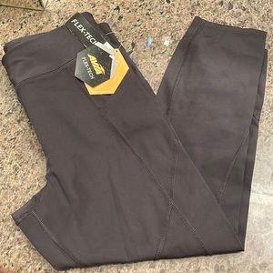 NWT- Avia stretchy capri workout pants with side pockets